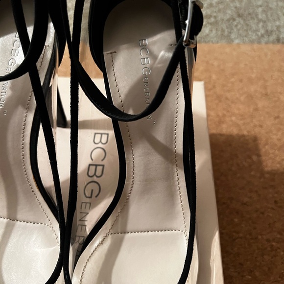 BCBG transparent/bill suede pump - Picture 4 of 4
